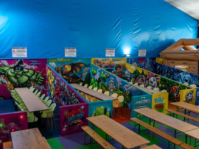 Geburtstagsbereich mit Themen-Boxen – Indoor-Spielplatz Kid’s World Saarlouis