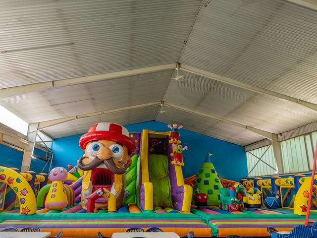 Die große Hüpfburg-Halle – Indoor-Spielplatz Kid’s World Saarlouis