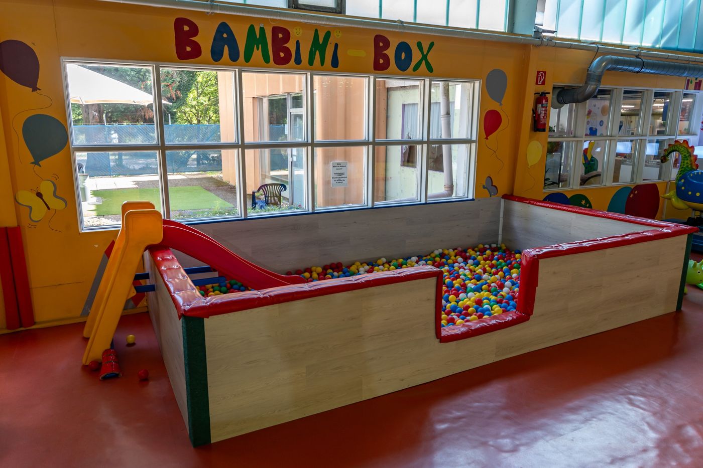 Bambini-Box mit Bällebad in der Kid's World Saarlouis